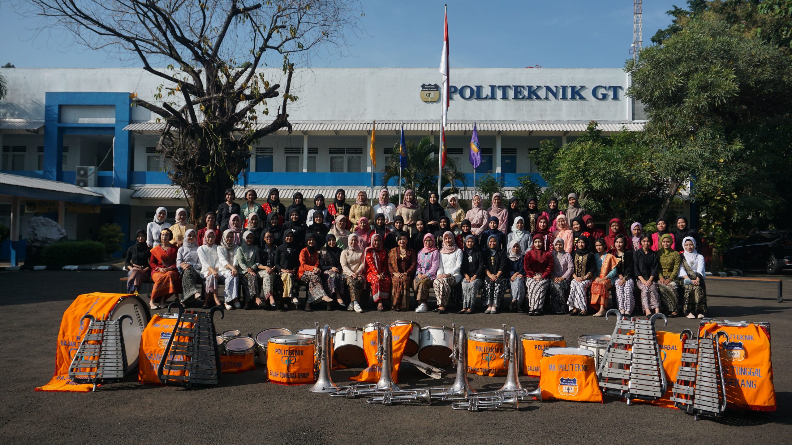 Merayakan Keberagaman Budaya: Upacara Hari Kartini di Kampus Politeknik Gajah Tunggal