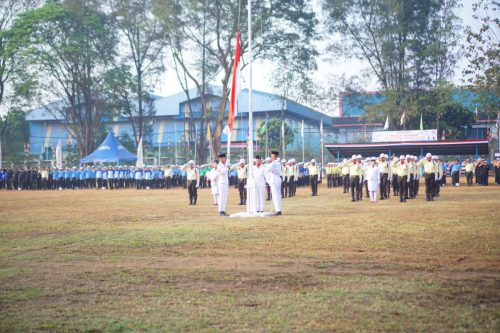Keluarga besar Politeknik Gajah Tunggal turut memeriahkan Upacara Peringatan HUT ke-81 Republik Indonesia yang diselenggarakan oleh PT Gajah Tunggal Tbk. di Lapangan Gajah Tunggal