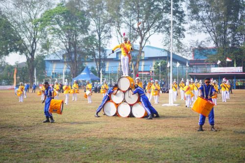 Penampilan Drumband Mahasiswa Politeknik Gajah Tunggal dalam rangkaian upacara kemerdekaan bersama keluarga besar PT Gajah Tunggal Tbk.