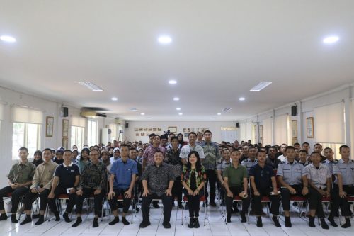 Pembekalan U-Teory Kepada Calon Lulusan 2026 oleh Bapak Frans Sugiarta dari United in Diversity