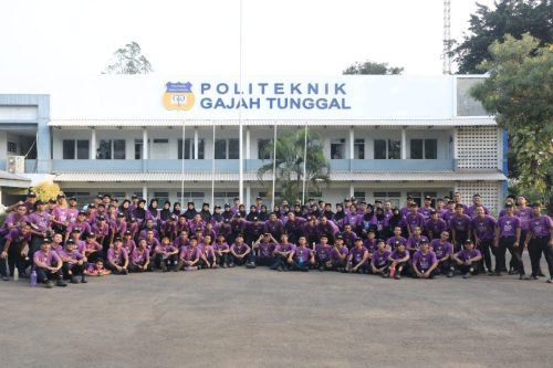 Mahasiswa tingkat 2 Politeknik Gajah Tunggal mengikuti Pelatihan Kedisiplinan bersama Yonif 203/AK