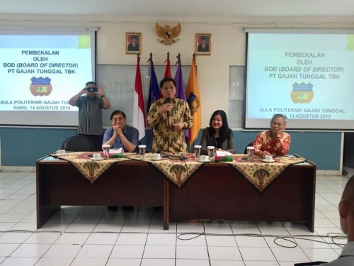 Pembekalan oleh Board of Director PT Gajah Tunggal Tbk Bapak Buddy Tanasaleh, Bapak Ferry L. Hollen, Bapak Hedra Suriyadi pada 14 Agustus 2019